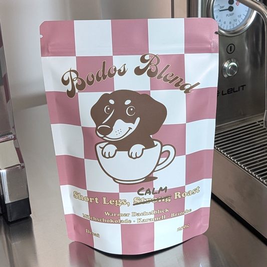 Bodos Blend Decaf Tüte im Setup — entkoffeinierter Kaffee aus Dresden
